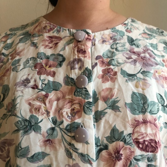 vintage floral crop top with button detail - Picture 5 of 6